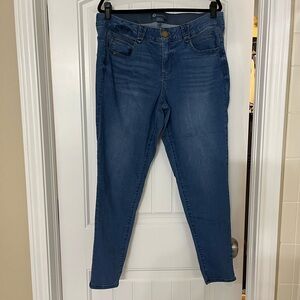 Democracy Blue Skinny Jeans Versatile Style